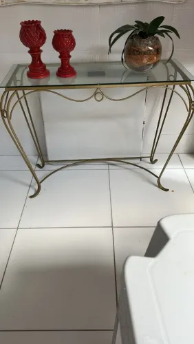 Aparador de Armação de Ferro e Vidro