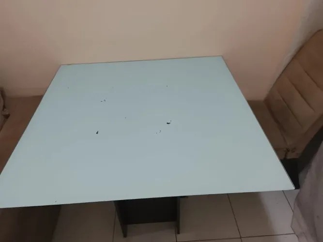 MESA DE VIDRO COM CADEIRAS NOVINHA