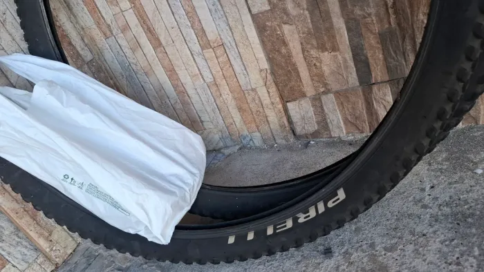 Pneus estilo cocada para bike aro 26 usado porém bom
