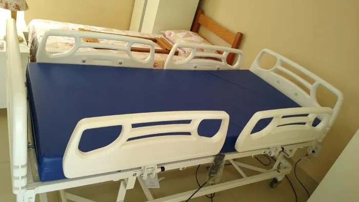 Vendo cama hospitalar elétrica