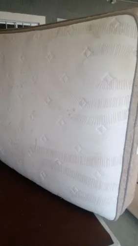 Colchão de casal de mola e espuma detalhes de uso 