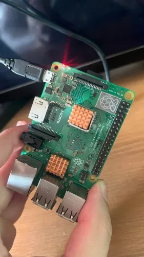 Placa Raspberry Pi 3 Model B+ (Para Conserto/Retirada de Peças)