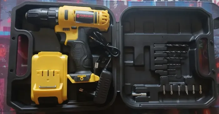 Parafusadeira 12v + Maleta/Acessórios