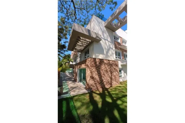 Apartamento em Menino Deus com 92.71 m² , 3 quarto(s) , 2 vaga(s).