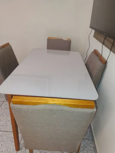 Mesa com 4 cadeiras