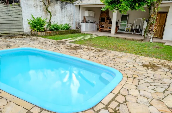 Casa Residencial de 254m² com 6 quartos na Trindade