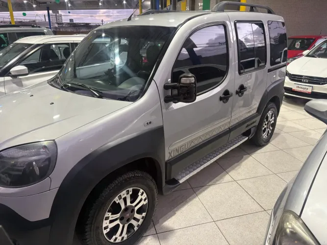 Fiat Doblo Adv. Xingu Locker 1.8 Flex 16V 5P 2013