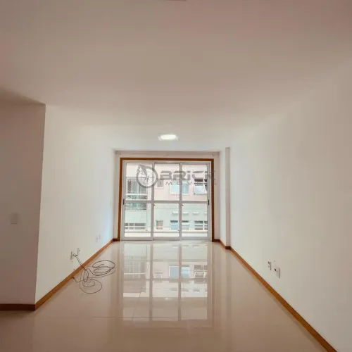 Apartamento para locação com 3 quartos sendo 1 suíte, 100 m² na Várzea - Teresópolis/RJ.