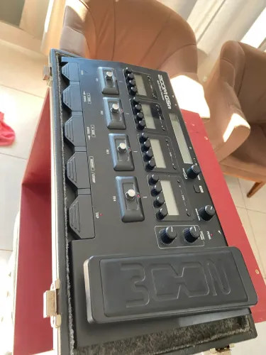 Pedaleira para guitarra Zoom G5n + Case.