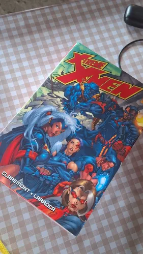 Omnibus X-Treme X-Men Vol. 1 - Panini - Capa Dura