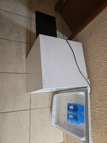 Vende se frigo bar com congelador furado