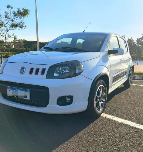 Fiat Uno Sporting 1.4 EVO Fire Flex 8V 4P 2012