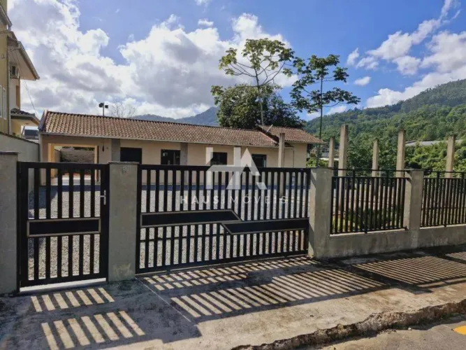 Casa residencial para locação no bairro Jaraguá Esquerdo com 70 m² e 2 dormitórios.