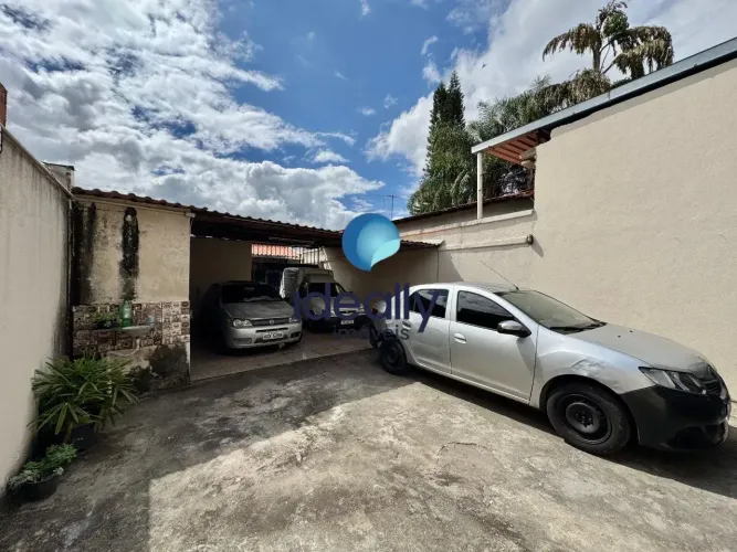 LOTE COM 720M² | 3 CASAS + 3 LOJAS COMERCIAIS TODAS ALUGADAS | RENDA GARANTIDA | BAIRRO BR