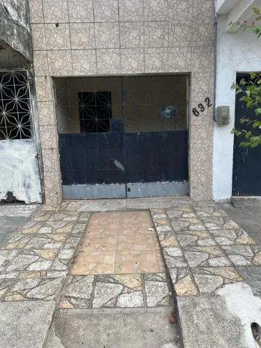 ALUGA-SE CASA POR R$ 700 - PRÓXIMO À AV. MOZART LUCENA