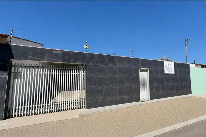 RESIDENTIAL OR COMMERCIAL PROPERTY AVAILABLE FOR SALE ON JOSÉ BONIFÁCIO AVENUE