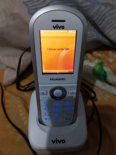 Telefone se uso com CHIP, marca Huawei FC 613.