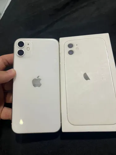 Troco ou vendo iPhone 11 64gb 75% bateria nunca trocado 