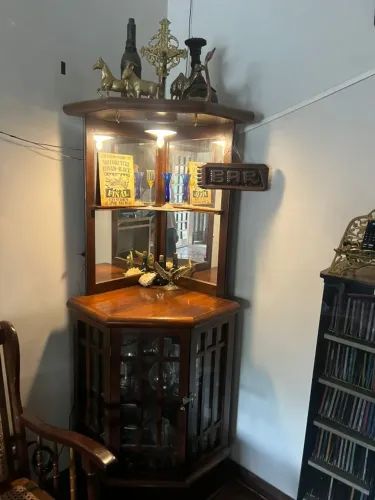 Bar de canto em cerejeira para casas e aptos Mailaine Móveis perfeito Entrego