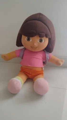 Boneca Dora Aventureira Pelúcia com a Mochila