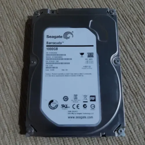 HD Seagate Barracuda de 1000 GB (1 TB) 3,5" modelo ST1000DM003.