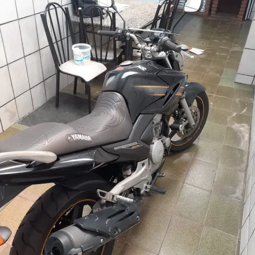 Vendo esta fazer 250 cilindrada 2011 valor 11.000