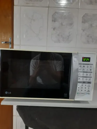 Micro-ondas LG MS3052R, 30L,127v, funcionando perfeitamente