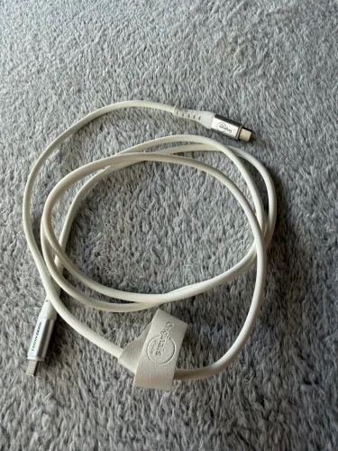 Cabo iPhone tipo C seminovo dá iplace