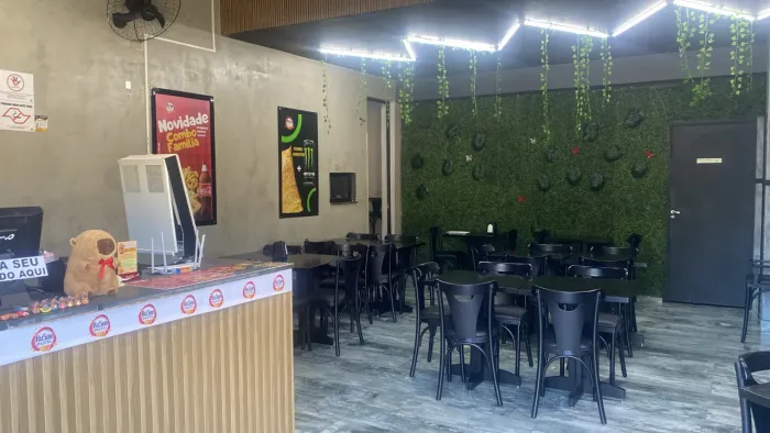 Restaurante de Esquina, em frente ao parque ecológico