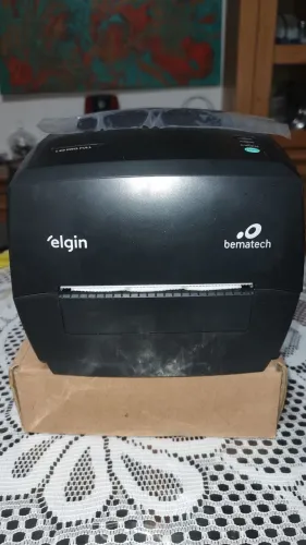 Vendo uma impressora para etiqueta Epson nova na caixa.
