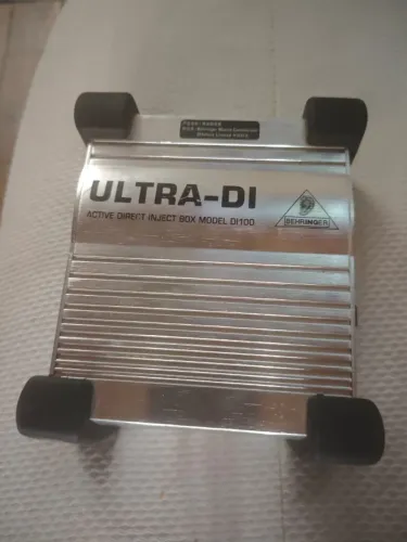 DI Box ativa Behringer Ultra-DI DI100