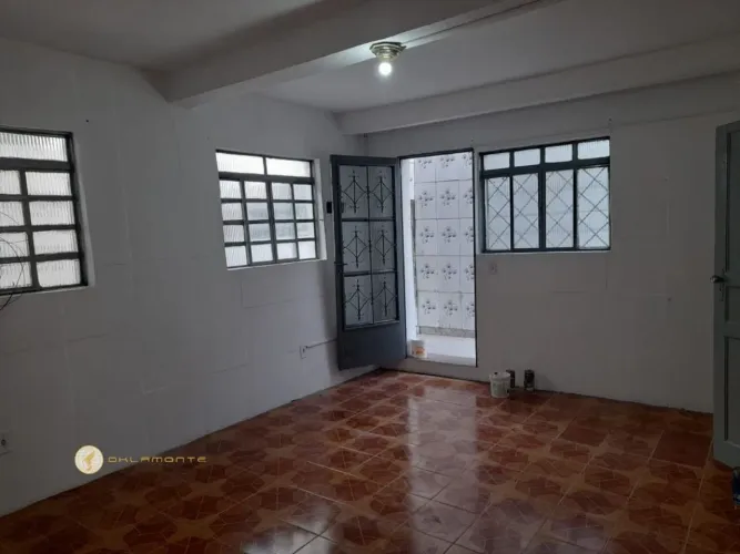 Casa com 1 Quarto(s) e 1 banheiro(s) para Alugar, 50 m² por R$ 1000 / Mês