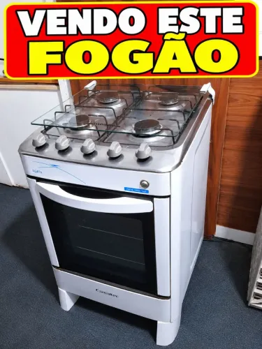 Vendo este fogão Esmaltec de 4 bocas funcionando tudo perfeito