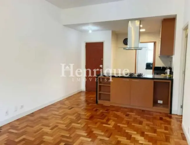 Apartamento : / Residencial / Cosme Velho