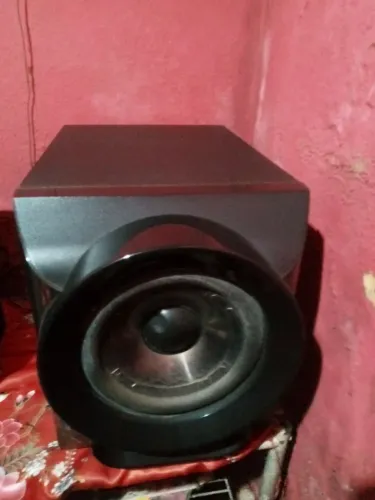 Estou vendo uma caixa de som