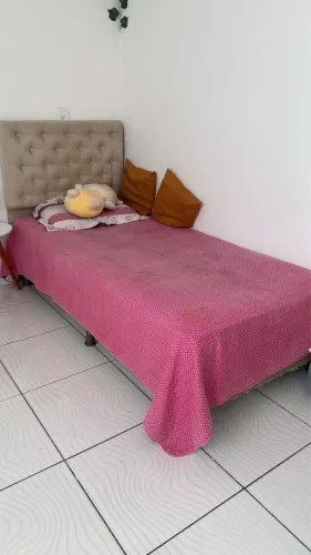 Vendo Cama de Solteiro com Cabeceira.