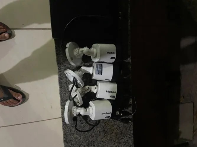 Vendo kit de 4 câmeras Intelbras 