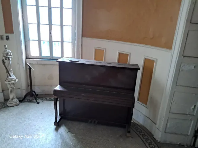 Vendo Piano Essenfelder em perfeito estado