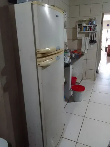 Geladeira duplex Consul funciona normal  preço 400 reais contato *
