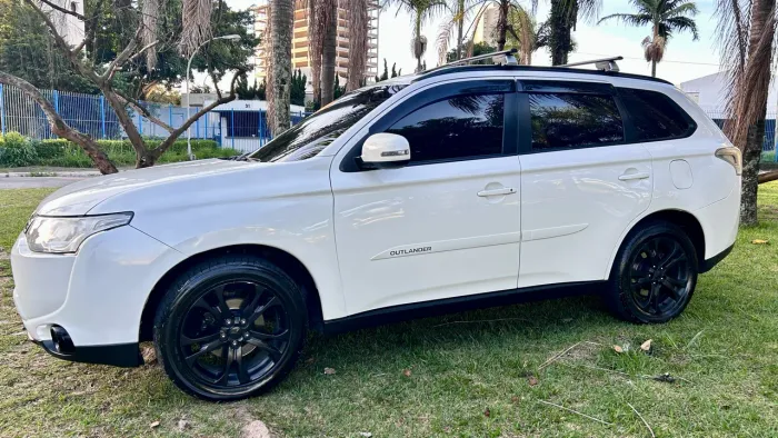 Mitsubishi Outlander 2.0 16V 160cv Aut. 2014