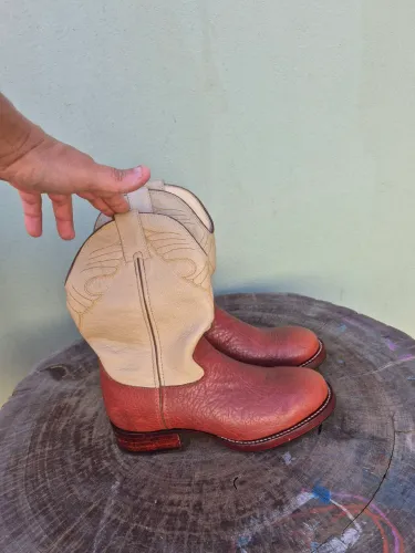 Bota goyazes couro cabeça boi