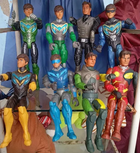 Bonecos Max steel