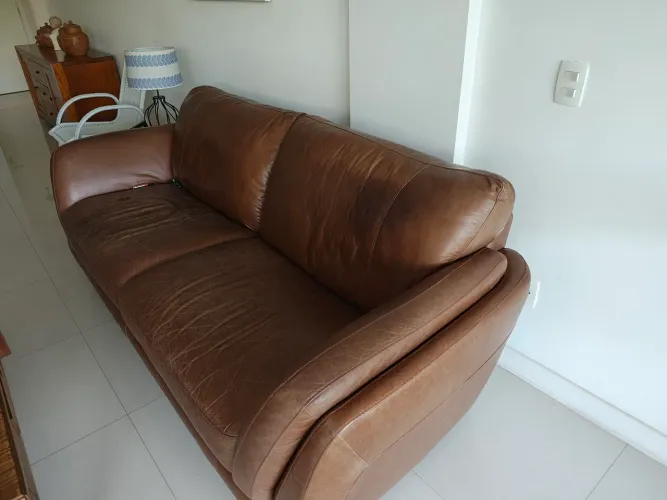 Sofá de couro marca Brandonn