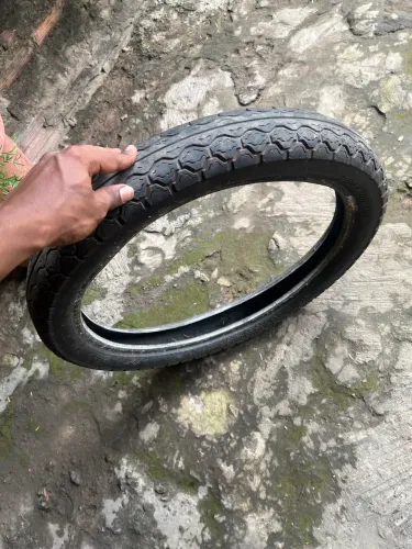 Pneu traseiro em bom estado $150