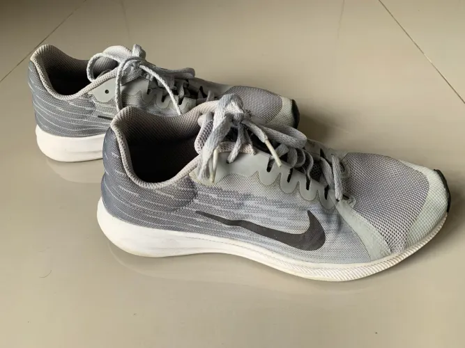Tênis Nike, tamanho 37