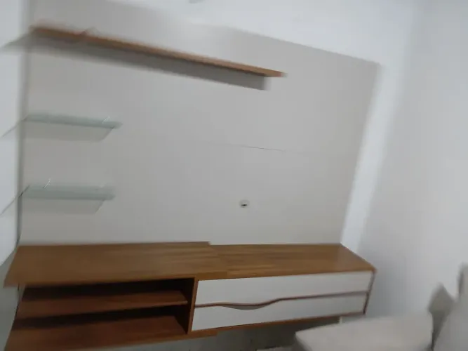 Caixa de som e rack de parede