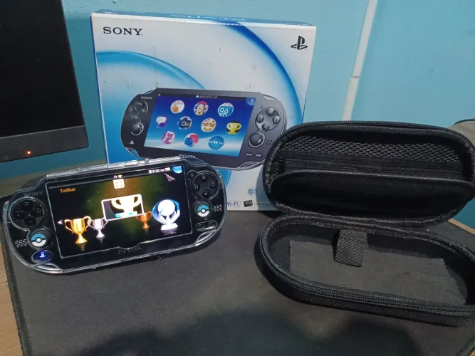 VENDO PS VITA 1000 (FAT) - COMPLETO!