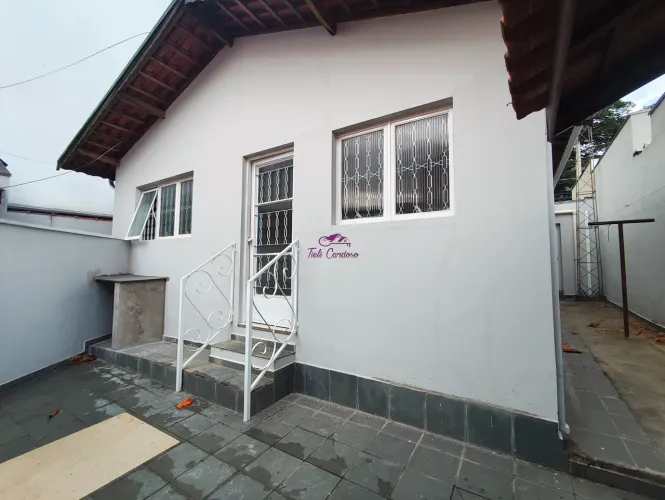 Casa para locação na Vila Georgina, Indaiatuba-SP: 2 quartos, 2 salas, 1 banheiro, 1 vaga