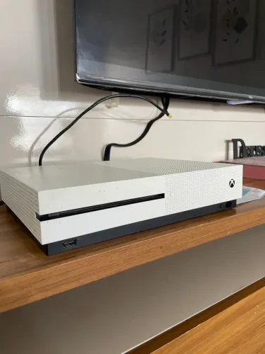 X Box One S - 1TB (PREÇO MAIS BAIXO, VENDA RÁPIDA)