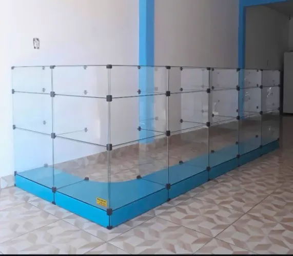 Faço manutenção em prateleiras de vidro modulado.